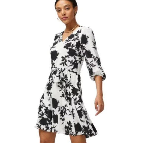 White House Black Market Dresses & Skirts - White House Black Market Godet Dress in Black White Floral Belt Size 14